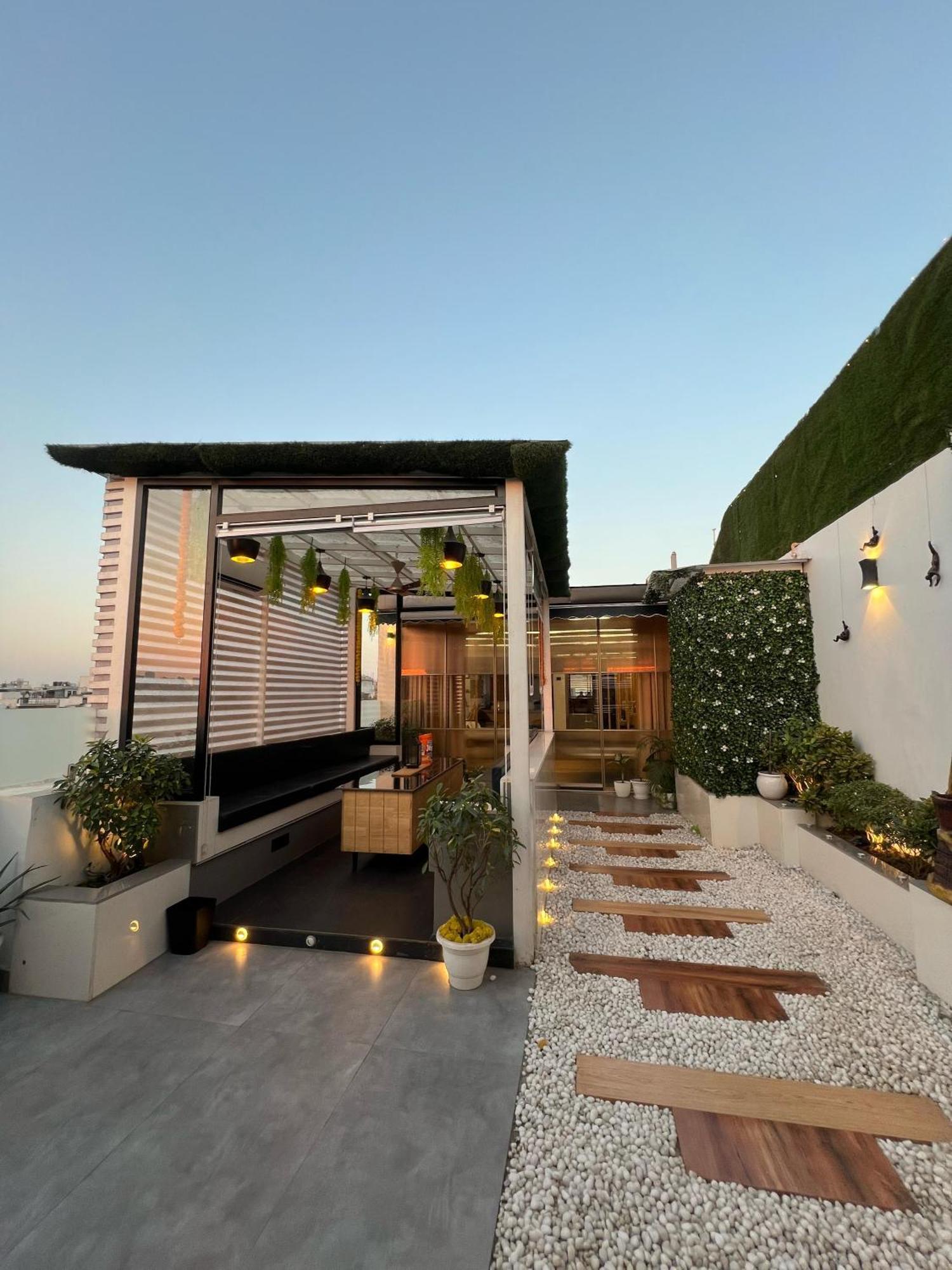 Luxurious & Private Penthouse