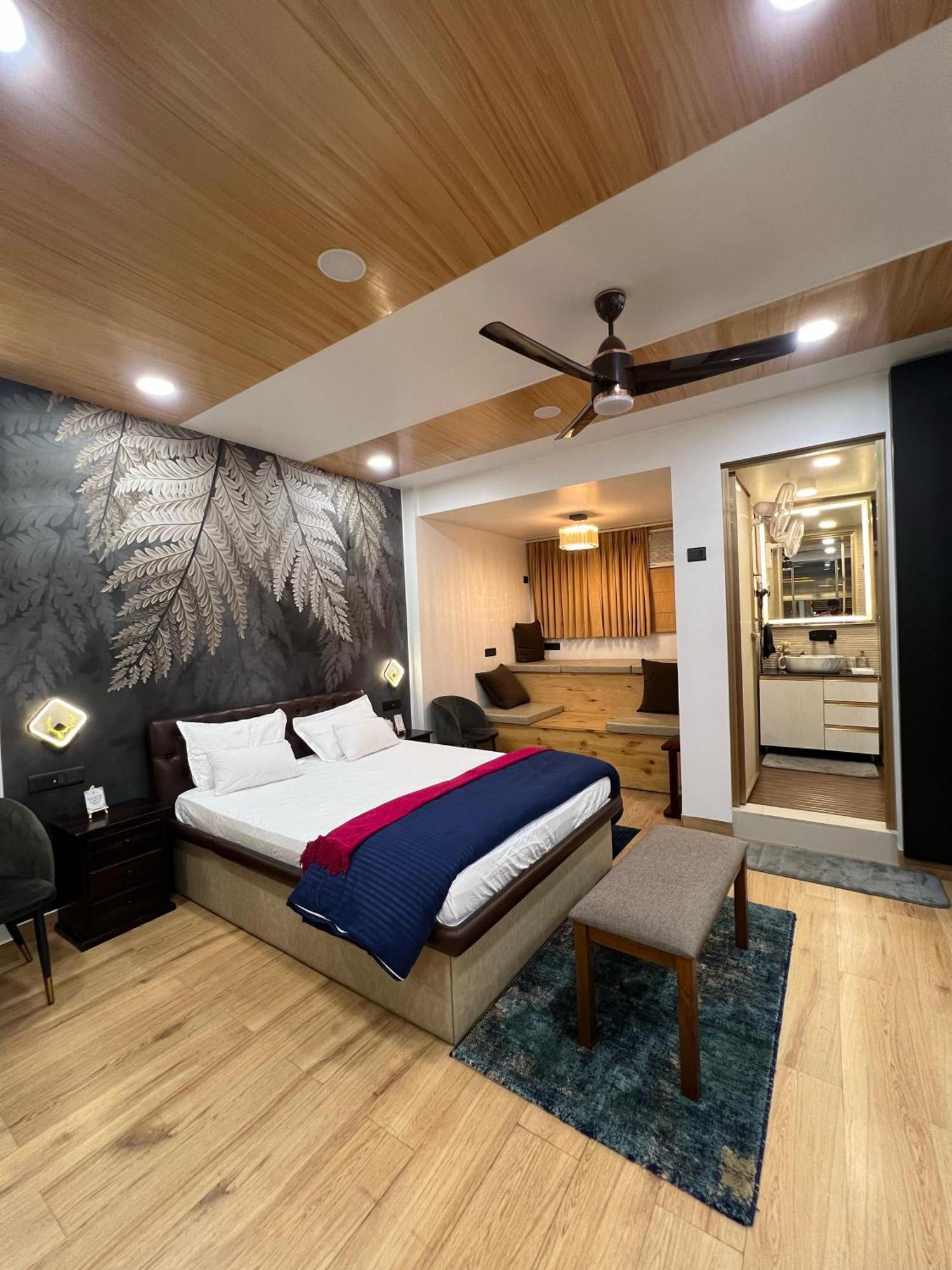 Luxurious & Private Penthouse Homestay New Delhi