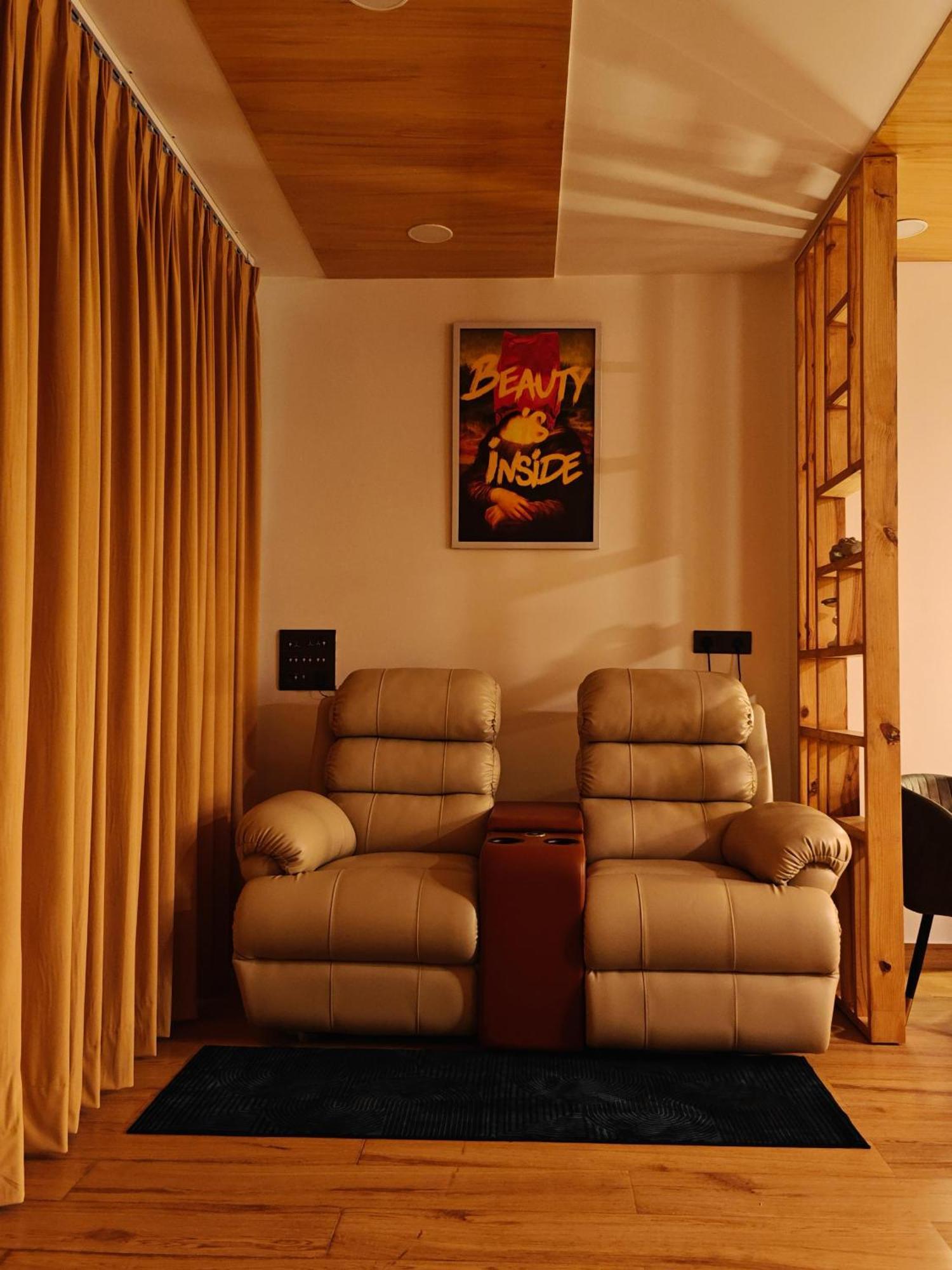 Luxurious & Private Penthouse Homestay